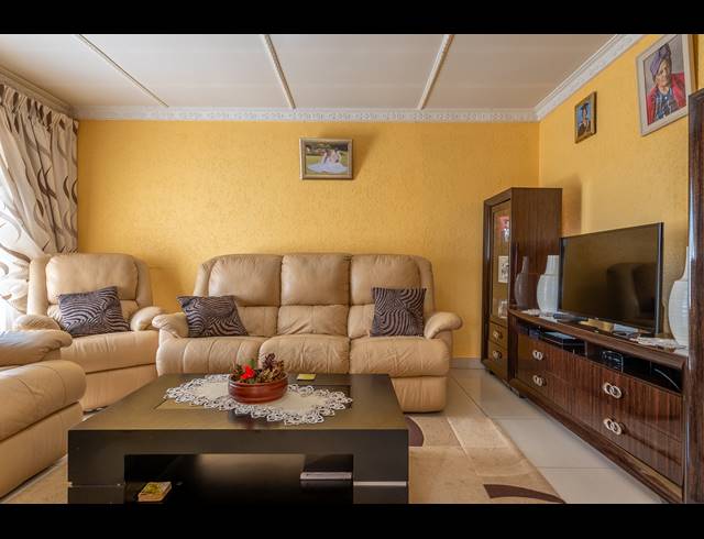 3 BEDROOM FREEHOLD SOLD IN PROTEA NORTH